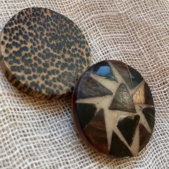 Group of natural buttons for art projects - Picture 12 of 16